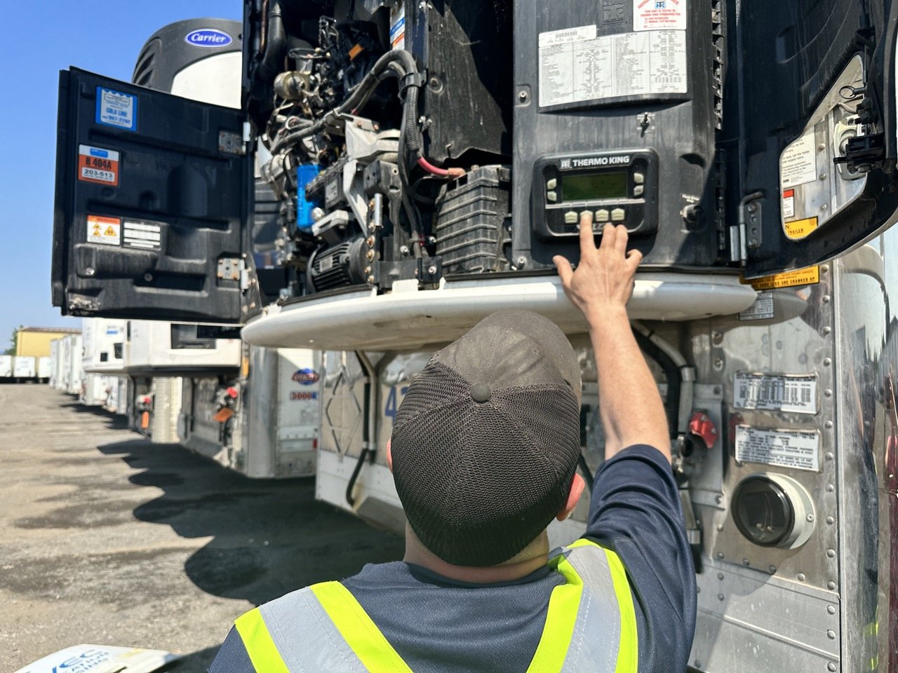 Reefer vs. Dry Van Which Is Right for Your Lanham Hauling Business